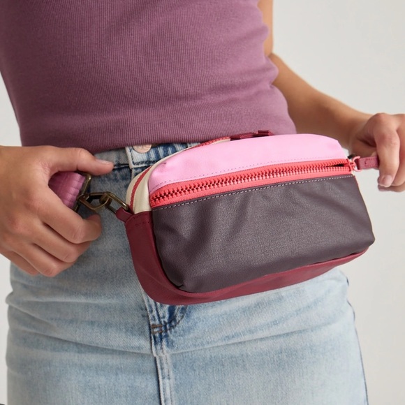 Marine Layer Crossbody Belt Bag 
Red Pink Orange Bag
Adjustable Strap - Picture 7 of 9